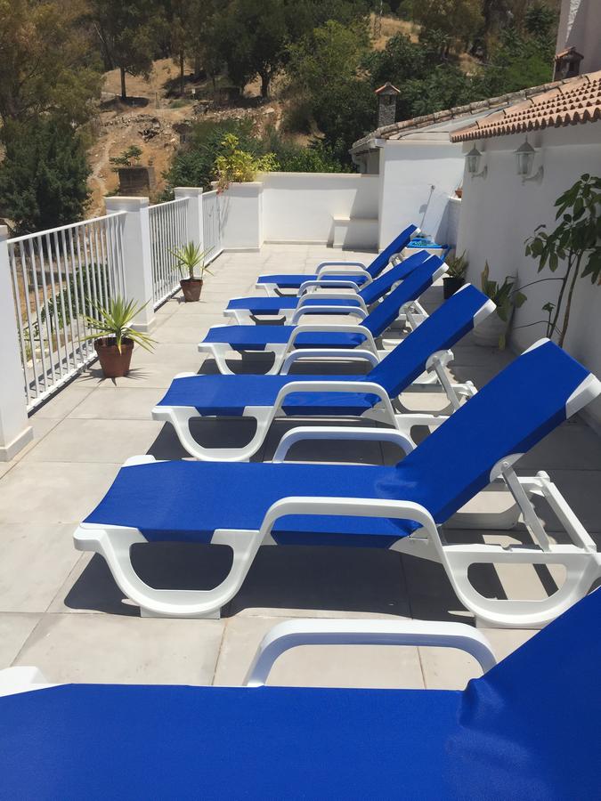 ../../../img/room-1/el-chorro-accommodation-sunlounger.jpg