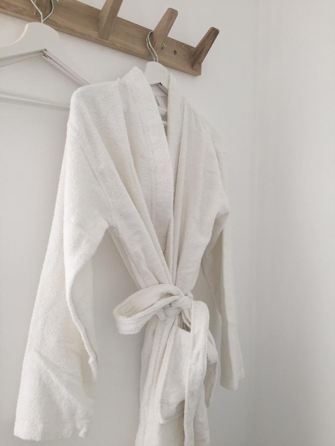 ../../../img/room-2/el-chorro-bed-breakfast-rooms.jpg